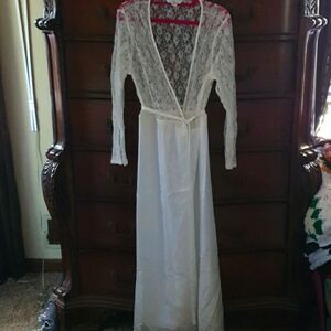 Flora  Ivory Lace Top Wrap Robe sz L/XL